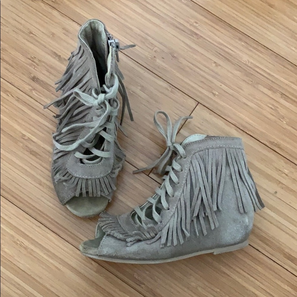 Joyfolie Stone Fringe Khloe Suede Sandal sz 7